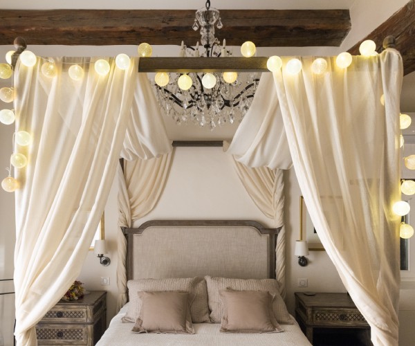 Déco guirlande lumineuse chambre : toutes les idées